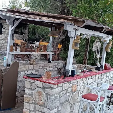 Garden Rellas * Mpogdanatika