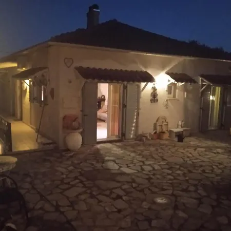 Garden Rellas דירה *
