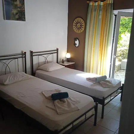 Garden Rellas דירה Mpogdanatika