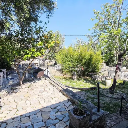 Garden Rellas * Mpogdanatika
